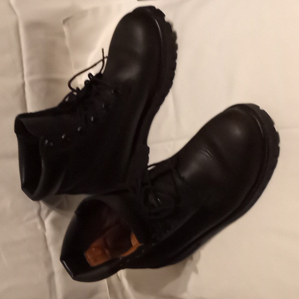 Black timberland boots good condition